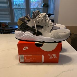 Nike Air Huarache BRAND NEW WITH BOX!!!!!!
